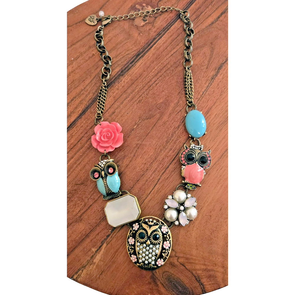 Vintage Betsey Johnson owl necklace with pearls crystals rose Bronze signed - Picture 2 of 13